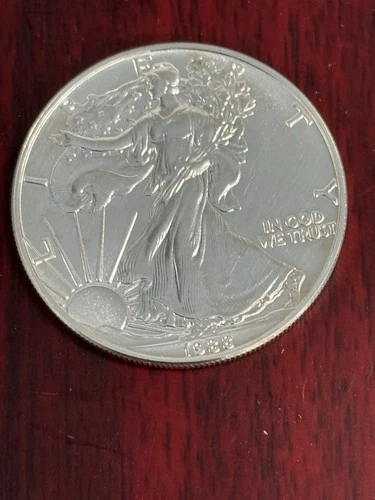 UNCIRCULATED 1988 AMERICAN SILVER EAGLE. FREE SHIPPING.