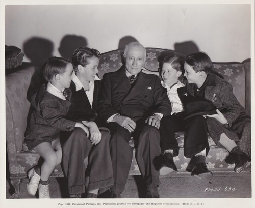 Pressefoto Kinderschauspieler Jackie Moran u.a. von 1937 mit Filmvorsitzender Adolph Zukor - Bild 1 von 2