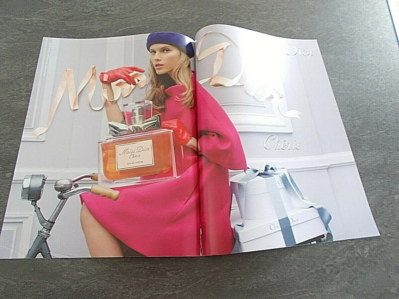 Publicité papier Parfum. Perfume ad. Miss Dior Chérie 2009 double page