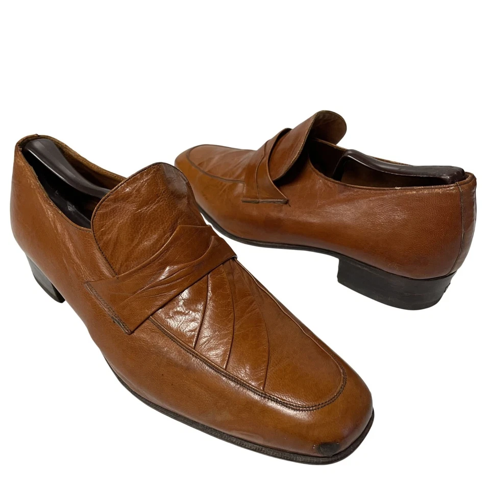 Vtg 60s Volare Carlo Leoni CognacLeather MoD LoGo SWANKY Shoes GOLD FEVER Loafer - Image 2 of 4