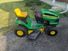 John Deere LA115 Lawn Mower Tractor
