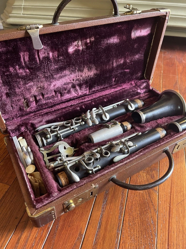 Clarinete Conn vintage 1940-1942 con estuche y llave Foto 2 de 4