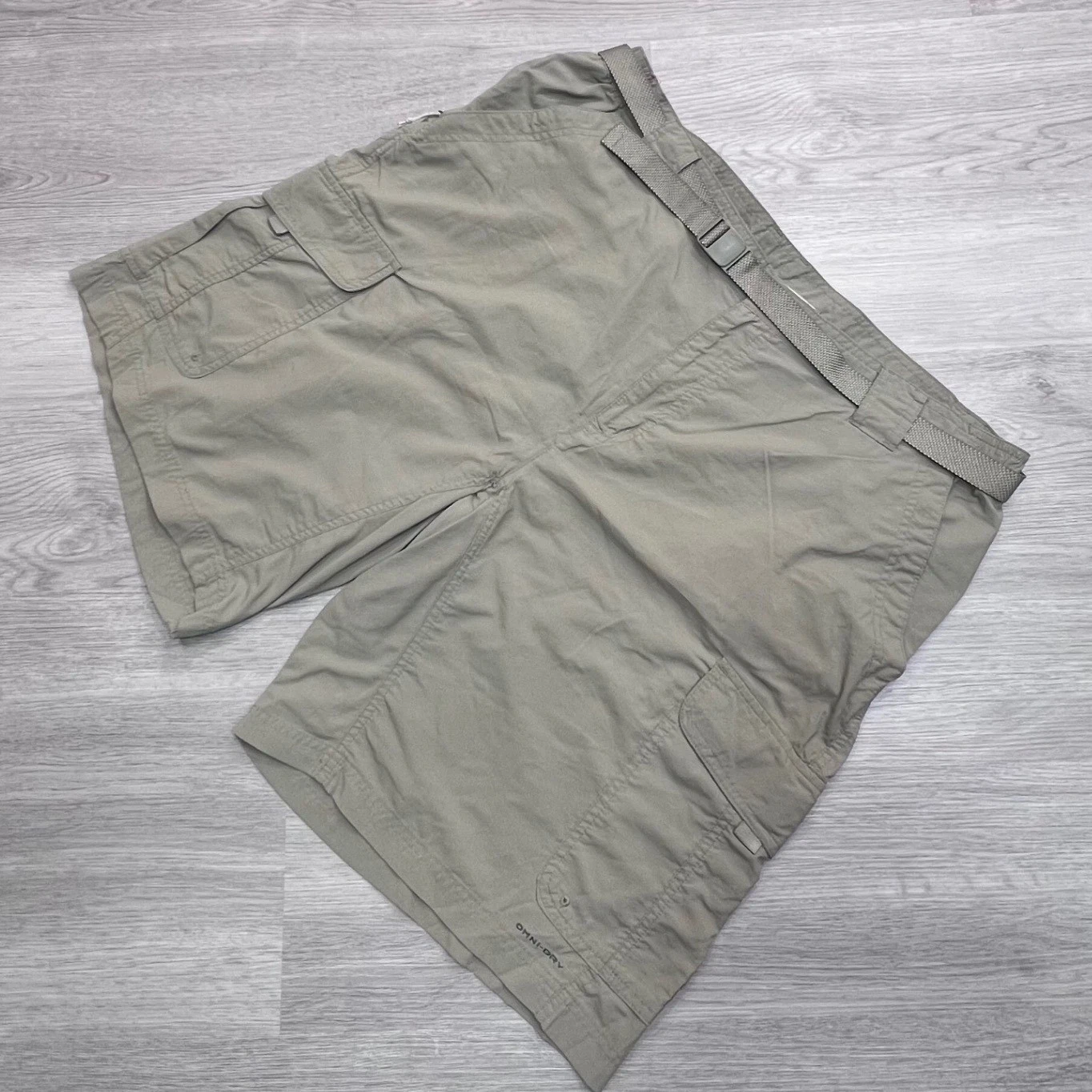 Columbia Titanium Omni-Dry Mens XL Cargo Shorts Khaki Tan Hiking Utility Belted