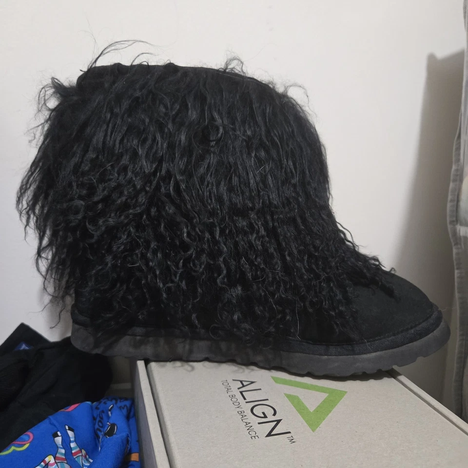 UGG Mongolian Sheepskin Cuff Short Boots 9 SKI APRES FURRY GORGEOUS RARE FUR FUN - Image 4 of 4