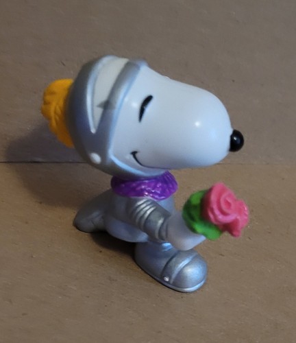 SNOOPY Peanuts PVC 2" KNIGHT mit BLUMEN Figur COMICFIGUR Vintage WHITMAN - Bild 1 von 5