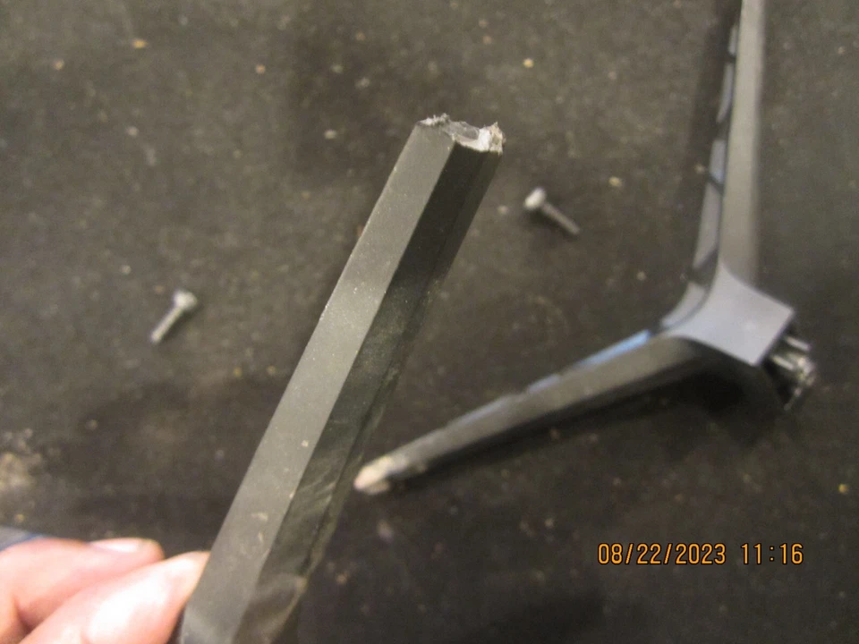 Vizio P34T3549XRD01C01BZ Tv stand legs V435-H1 V435-H11 has screws - Image 3 of 4