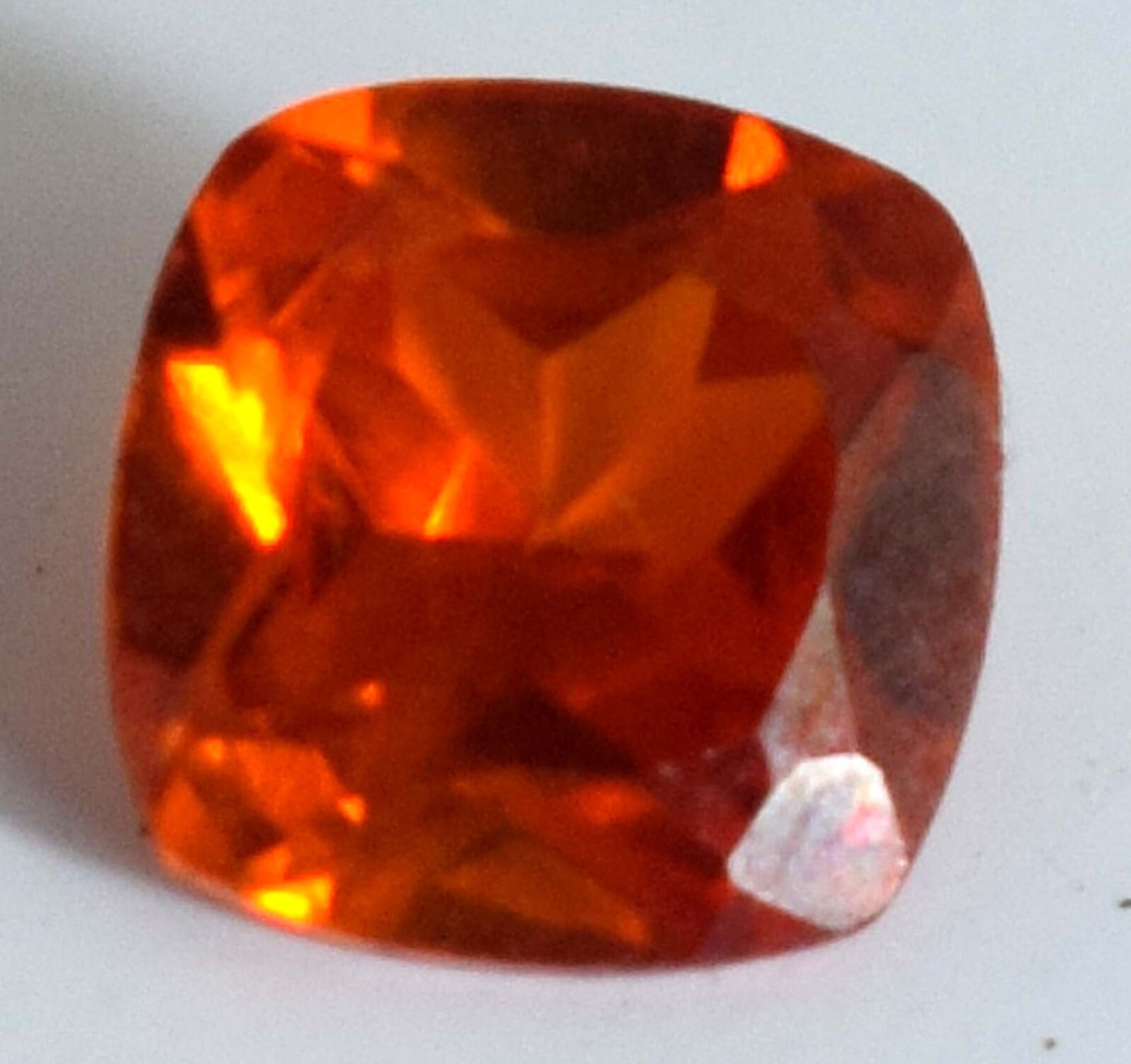 RARE !! JOLIE SPESSARTINE DU NIGERIA : 0,84 CARAT