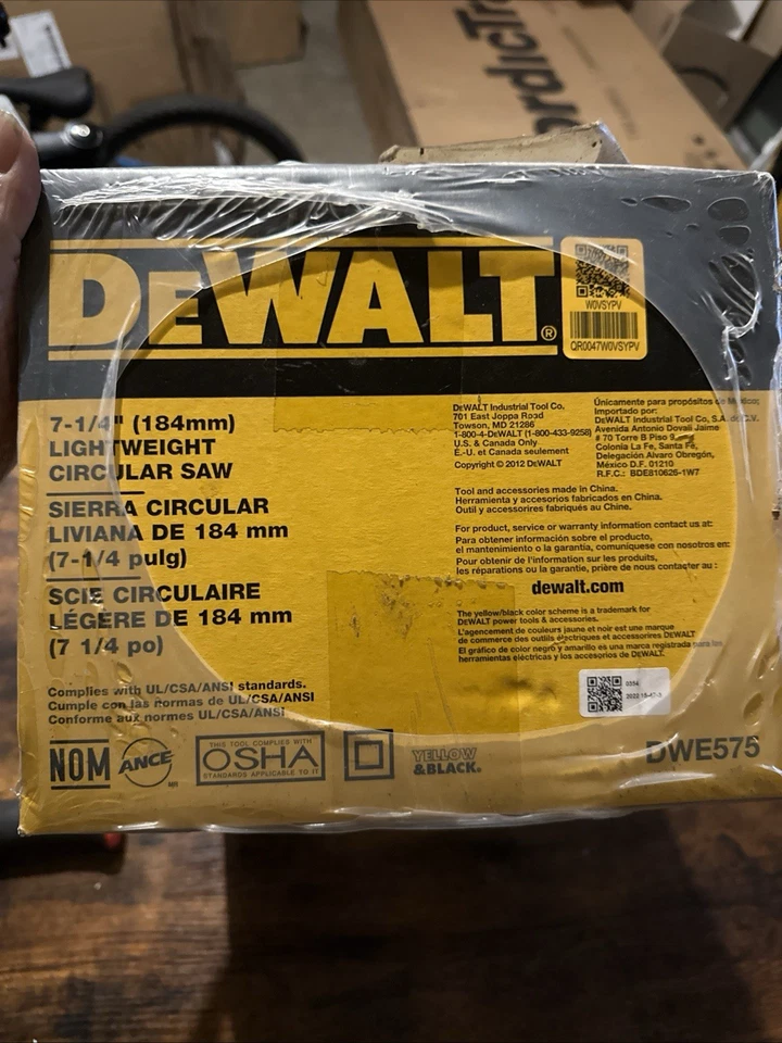 DEWALT DWE575S 7-1/4" Circular Saw Kit - Yellow new!!!! - Image 2 of 4