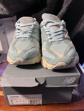 9060 - BLUE/BEIGE New Balance Size 7