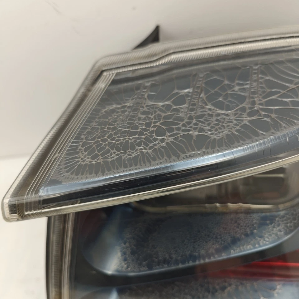 Luz trasera derecha lado pasajero MITSUBISHI GALANT GTS 2004-2008 Foto 2 de 4