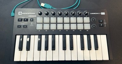 Novation Launchkey Mini MK2 25-Key Midi Controller With USB (TESTED)