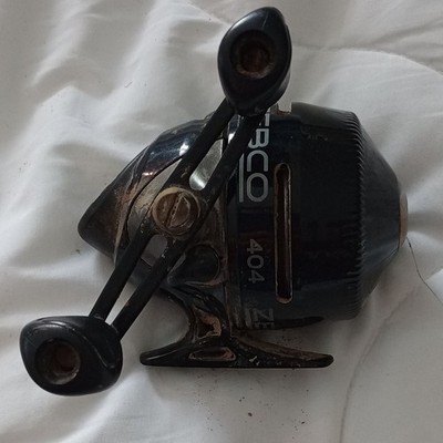 Zebco 404 Spincast Reel Black Silver Right-Hand 2.8:1 8lb/110yd 404MBK-GWB9