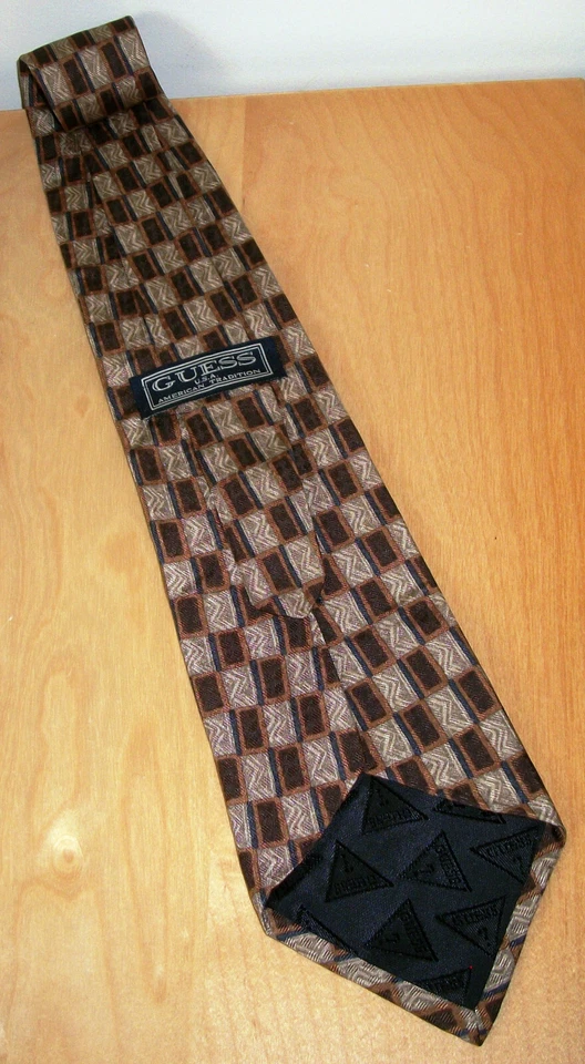 Corbata de cuello de seda a cuadros marrón y beige GUESS para hombre 57,5" L x 4" W (D521) Foto 3 de 4