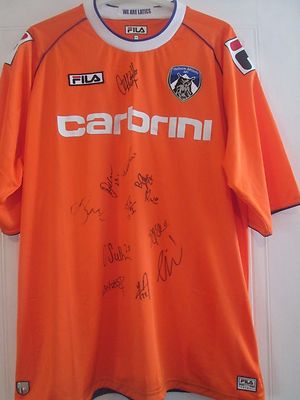 Oldham Athletic 2012-2013 vom Kader signiertes Fußballtrikot FLT Wohltätigkeitsbrief /40904