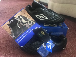 pele football boots