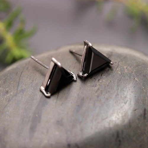 Black Onyx Triangle Studs Earrings Solid Silver Black Oxidized Vintage Jewelry - Picture 4 of 9