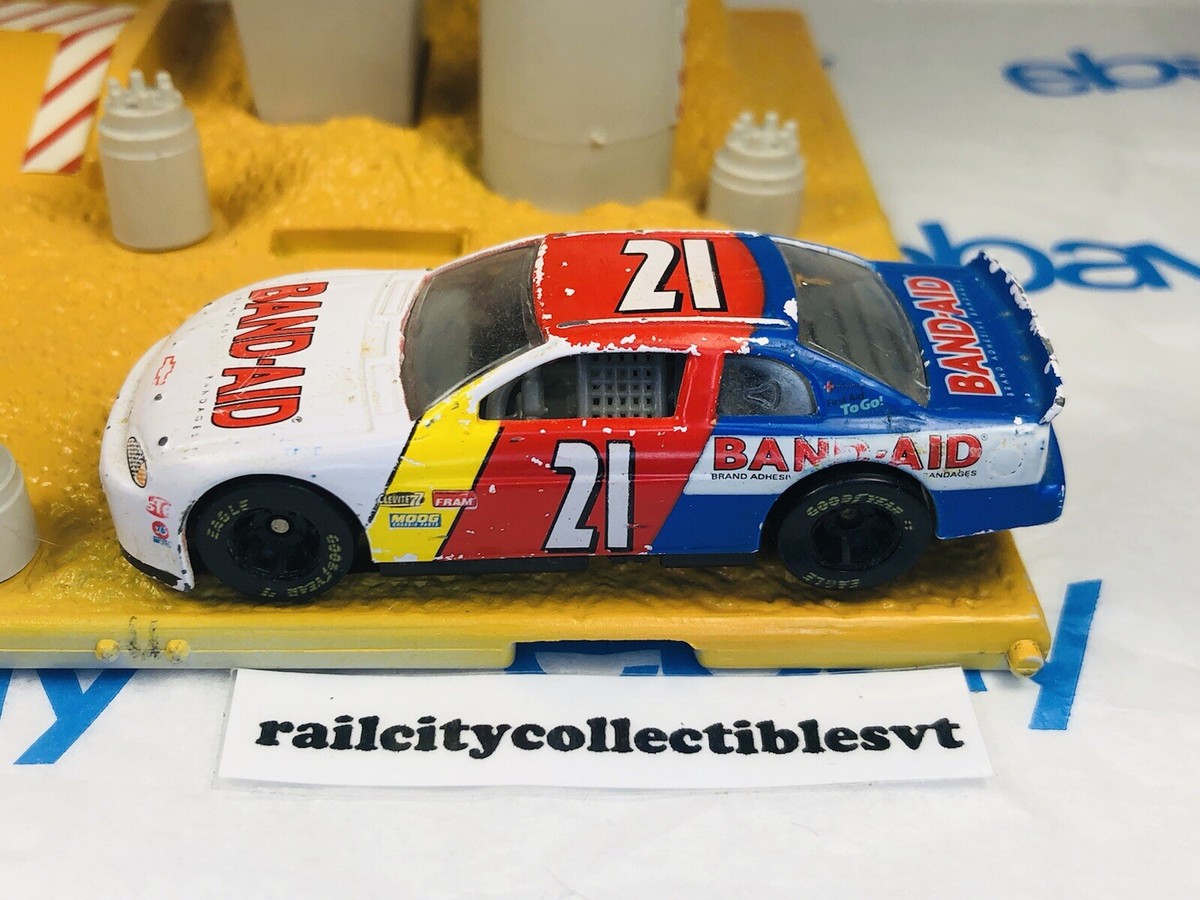 21 Michael Waltrip Band-Aid 1998 1/64 Nascar Die Cast by Racing