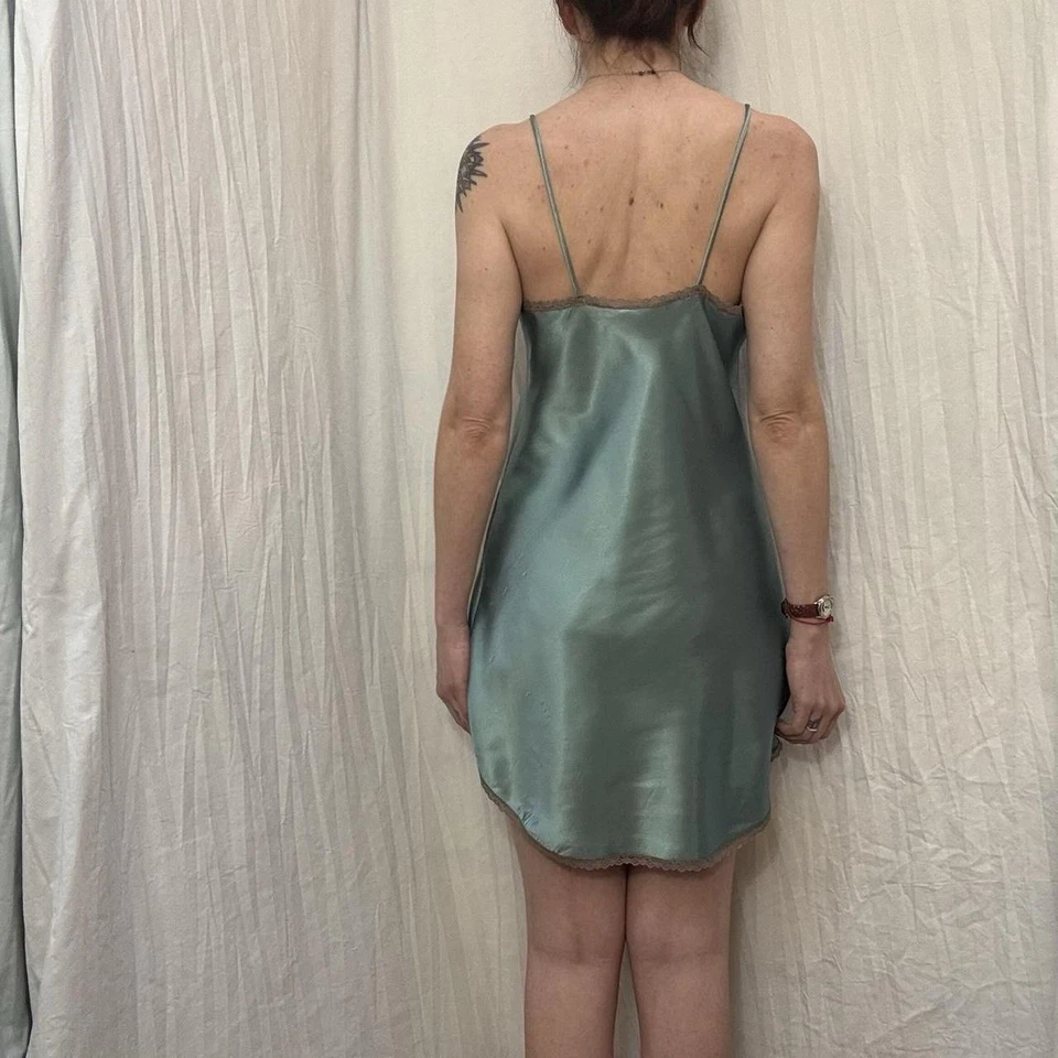 Camisón sin cordones verde azul satinado con encaje tostado de Petra Fashions vintage años 90 Foto 3 de 4