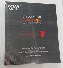 MINI GT Japanese GP Max Verstappen Pit Crew Set Oracle Red Bull Racing RB19
