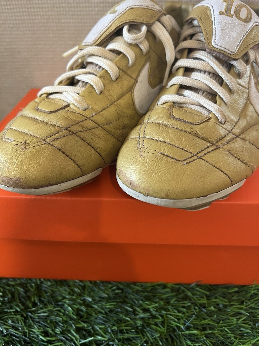 ナイキ　エアレジェンド　ロナウジーニョ NIKE AIR LEGEND GOLD HG 