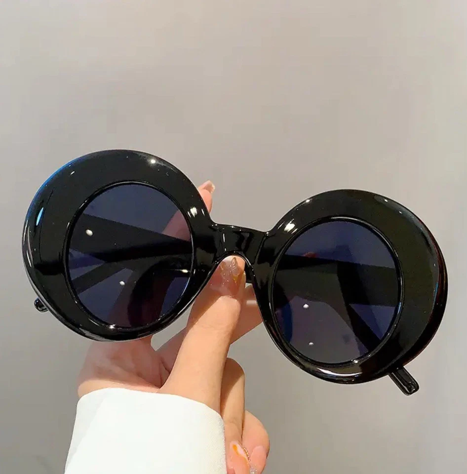 Lote de par de gafas de sol anchas redondas de moda de moda en negro y multicolor Foto 4 de 4