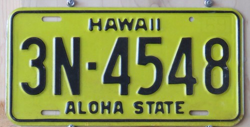 HAWAII YELLOW ALOHA - HONOLULU / OAHU license plate 1969