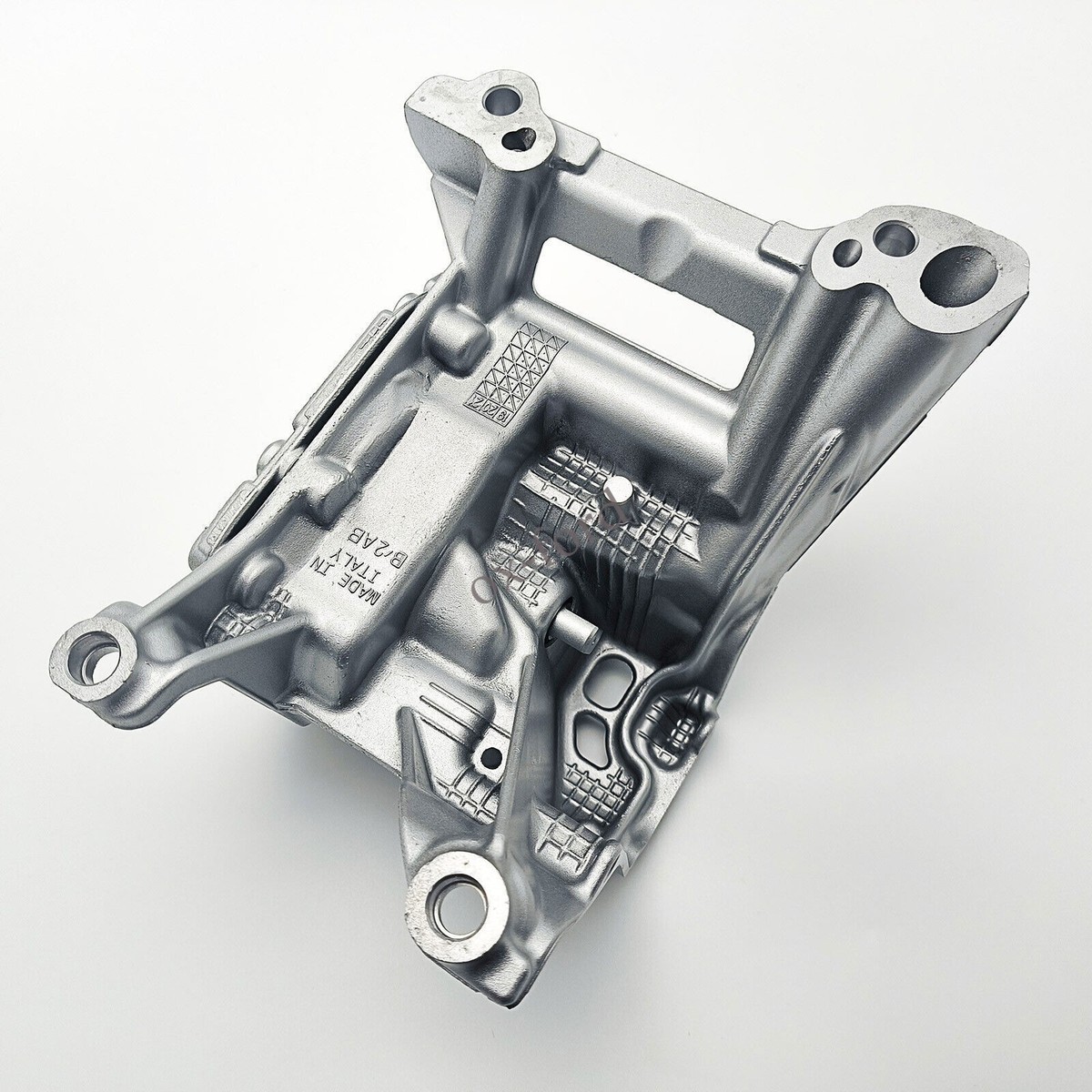 アンパン　0527 11418646454 Oil Pump for BMW G05 G06 G07 G12 G14 G15 G16 740i 840i