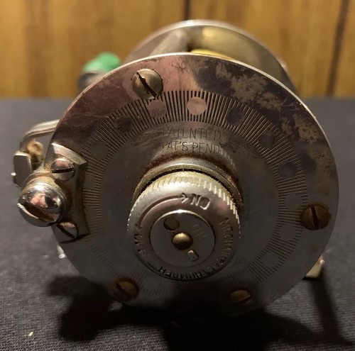 2 Vtg Pflueger SKILKAST Casting Fishing Reels 1953 Marble Bakelite Made In USA - Picture 4 of 12