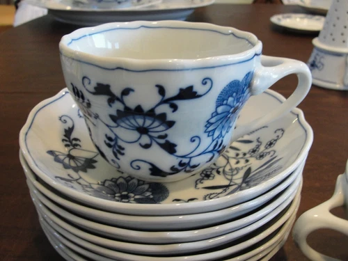 BLUE DANUBE BLUE ONION 5 LARGE CUPS 3 3/4" BY 2 3/4" 5 SAUCERS  ROBBIN MARK
