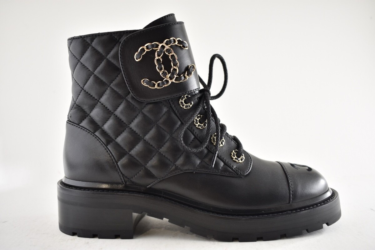 CHANEL ブラック エンジニアブーツ キルティング s-l1200.jpg