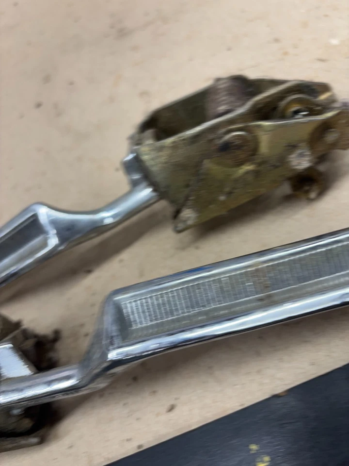 Juego de palancas de pestillo de puerta Bronco 1980-1997 Ford f150 f250 f350 par metal usado Foto 3 de 4