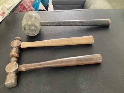 Kugelhammer (2) und Gummihammer