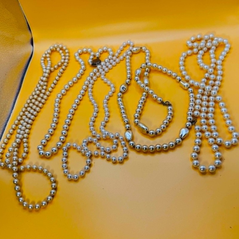 5 Sets Vintage Single Strand Pearl Necklace from 26 in diameter to 46