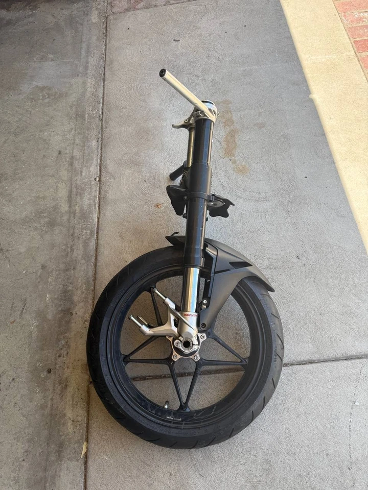 Suspensión delantera MV AGUSTA F4R 1000 2012 (SIN RUEDA) Foto 2 de 4