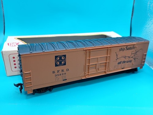 ¡NUEVO!  CARRO CAJA IHC ESCALA HO SANTA FE ALL THE WAY SFRD 35829 | Zustand: New