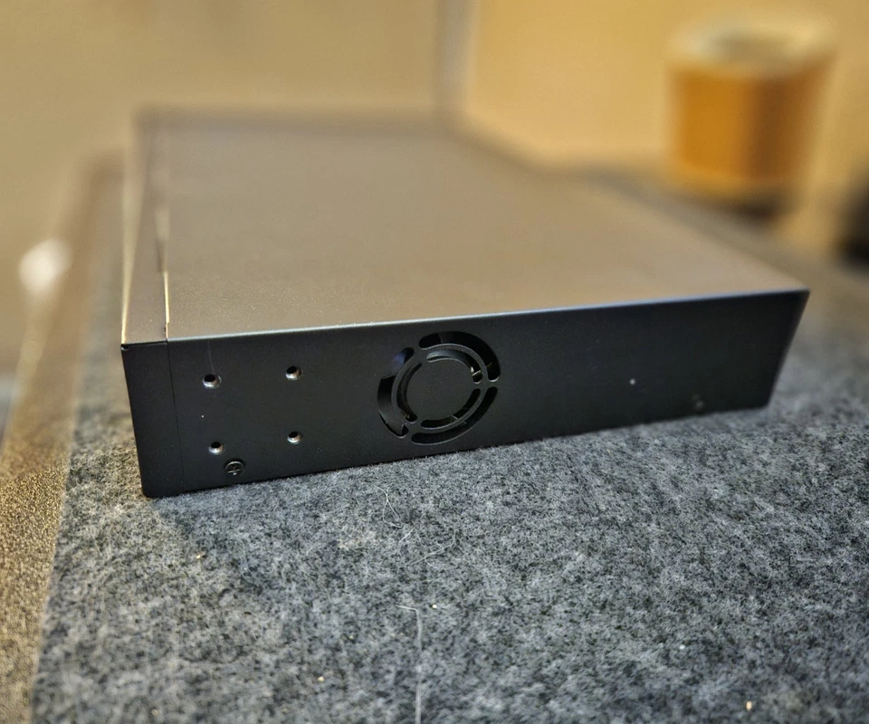 MokerLink 8 Port 10Gbps Etheret Switch, Support 10G/5G/2.5G/1000M/100M Auto-N... - Image 3 of 4