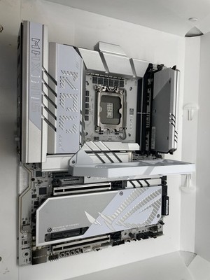 ASUS ROG Maximus Z890 Apex Motherboard With ROG Dimm.2 HS Gen4 V3 Expansion Card