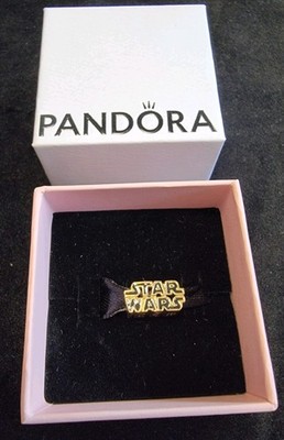 Pandora  Star Wars 3D Logo Charm  18 Karat Vergoldet 