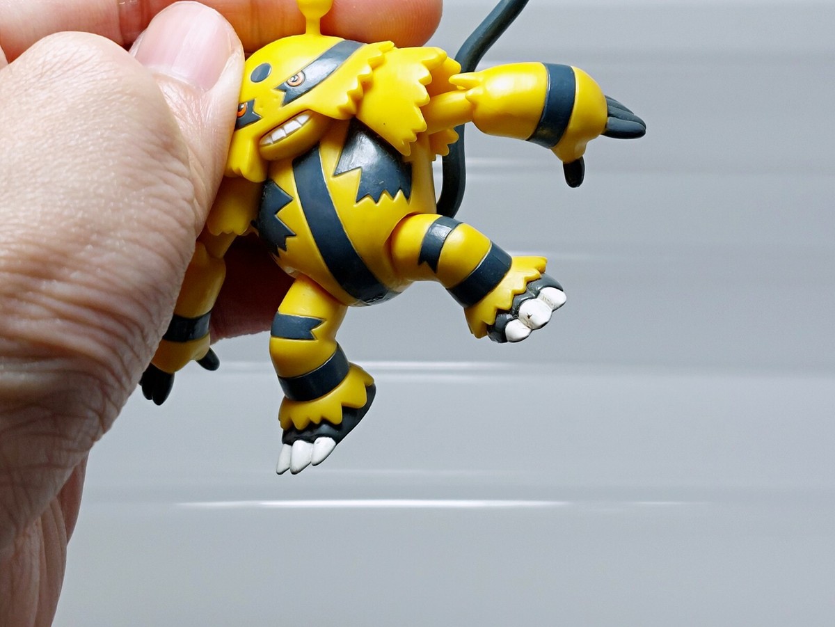 Pokémon PKW3418 - Battle Feature Figure - Rizeros - Figura Oficial en Movimiento, 11,5 cm