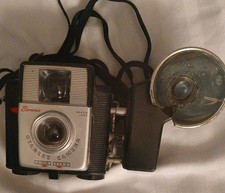 Vintage Canadian Kodak Brownie Starlet Camera With Flash Untested Dakon Lense
