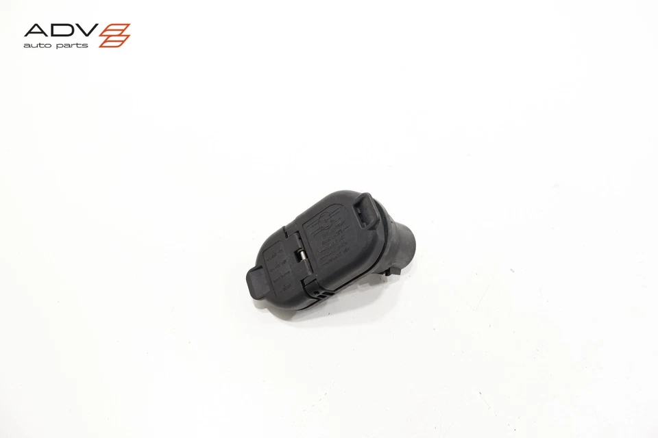 Remolque de remolque Toyota Tundra Sequoia 2013-2025 barra de enganche conector enchufe OEM Foto 2 de 4