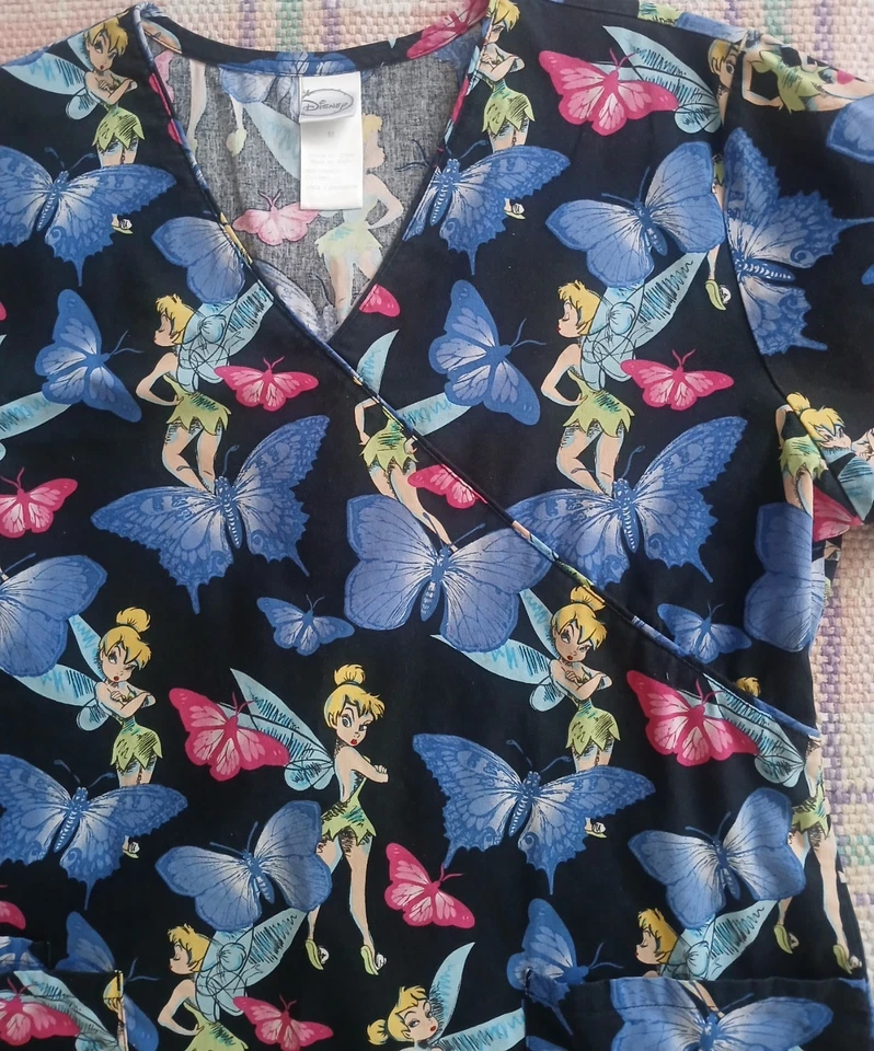 Blusa Médica Disney Campanilla Mariposa Algodón Bolsillos Frontales Ajustar Cintura Foto 4 de 4