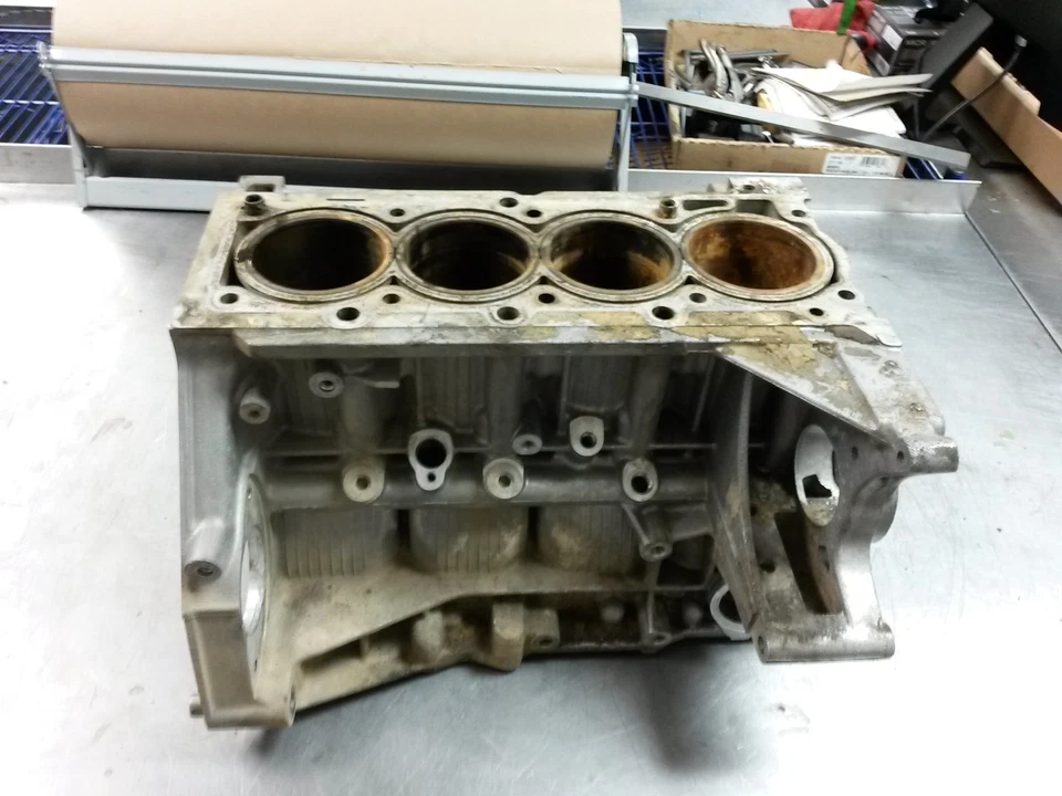 Engine Cylinder Block For 98-02 Saturn SL1  1.9 - Image 2 of 4