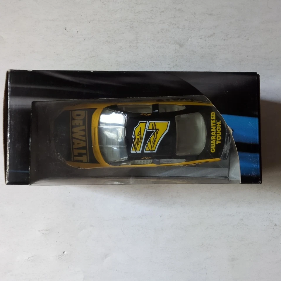  Autografiado Hot Wheels NASCAR Matt Kenseh #17 DeWalt Stock Car 1/24 Foto 2 de 4