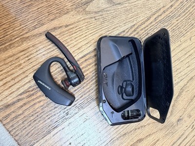 Plantronics Voyager 5200 Wireless Bluetooth Ear-hook Headset w/ Case READ dongle