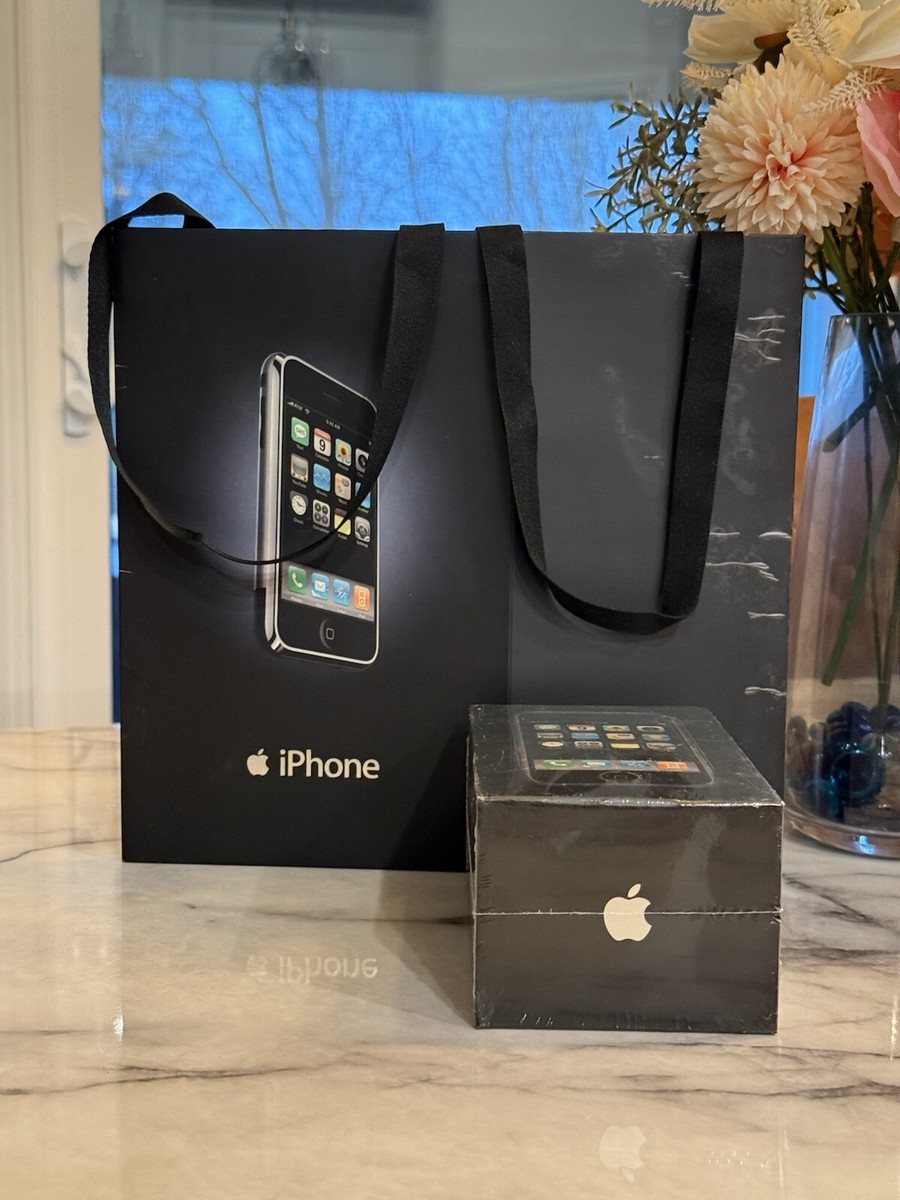 値下げ　初代iPhone black 32GB Apple iPhone SE 1st Generation Model A1662 Gray and Black
