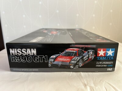 Nissan R390 GT1 1/10スケール Tamiya Nissan R390 GT1 1/10スケール Tamiya Nissan R390 GT1 Model Car Kit