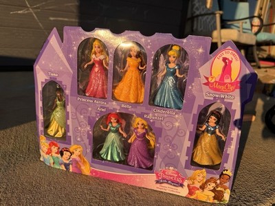 Disney magic Clips Set New In Box Princess Set Of 7. Beautiful Glitter Dresses