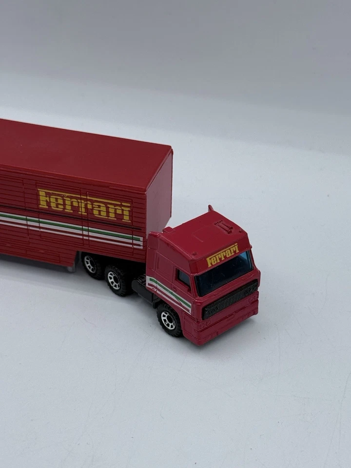 1987 Matchbox DAF Space Cab 3300 Ferrari Transporter Truck/ Trailer Diecast 1:86 - Image 3 of 4