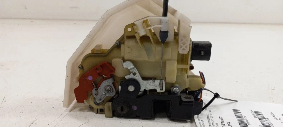 Trava de porta Volkswagen Rabbit trava traseira esquerda 2006 2007 2008 2009 - Imagem 4 de 4